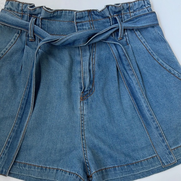 Forever 21 Denim Shorts with Belt, Paper Bag Waist, High Rise, Size Large, NWT - Picture 2 of 7